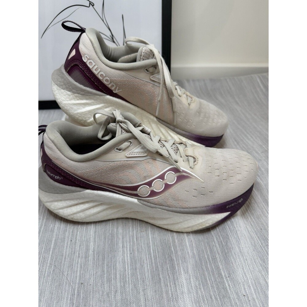 Size 8 - Saucony Triumph 22 Moon Eggplant Womens